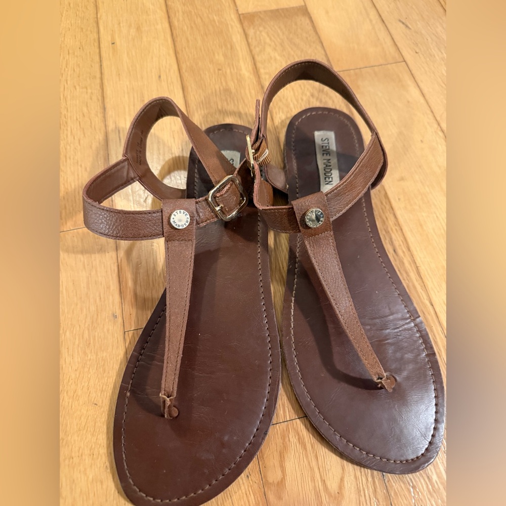 Steve Madden Women's Brown T-Strap Leather Sandals
